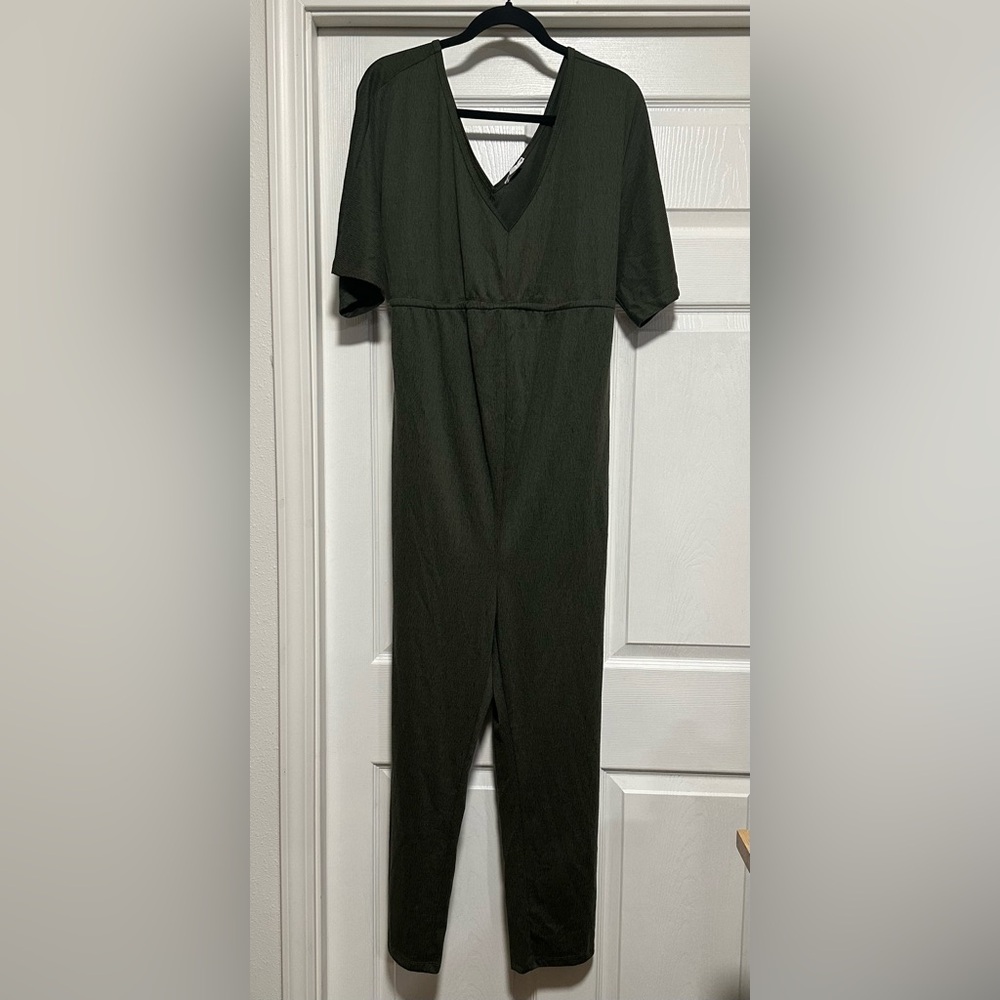 Ingrid & Isabel Green V-Neck Short Sleeve Romper Women's Size L
